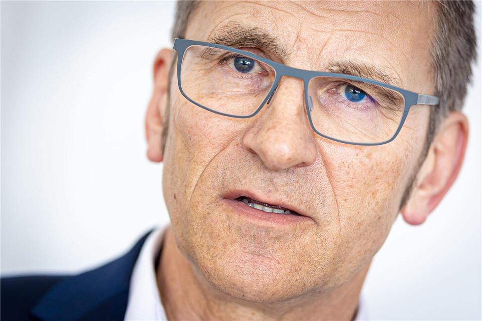 Polizeipräsident fordert Einführung von Fußfesseln Der neue Osnabrücker Polizeipräsident will Gewaltverbrechen gegen Frauen eindämmen. (Archivfoto) Moritz Frankenberg/dpa