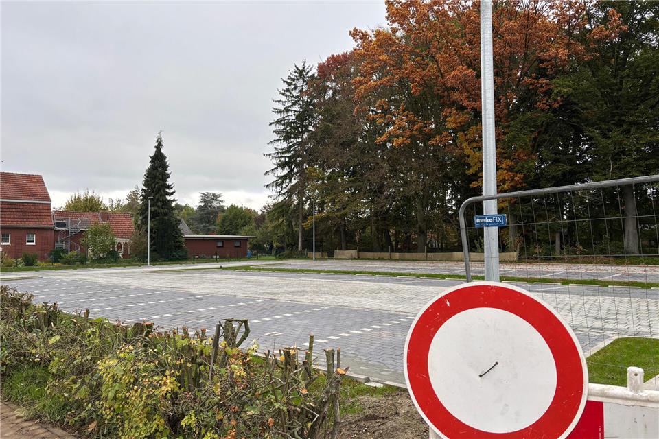 Parkplatz am Ärztehaus soll in den Ferien freigegeben werden Der neue Parkplatz am Velener Ärztehaus soll am 22. Oktober freigegeben werden.