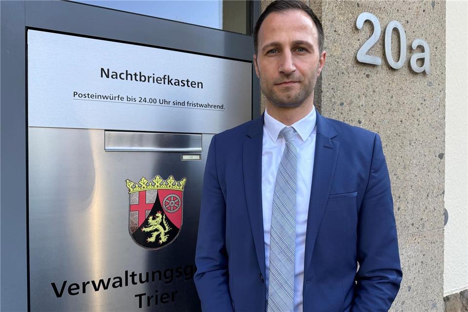 Der neue Präsident des Verwaltungsgerichts Trier, Stefan Jakobs, wird nun offiziell in sein Amt eingeführt.Birgit Reichert/dpa