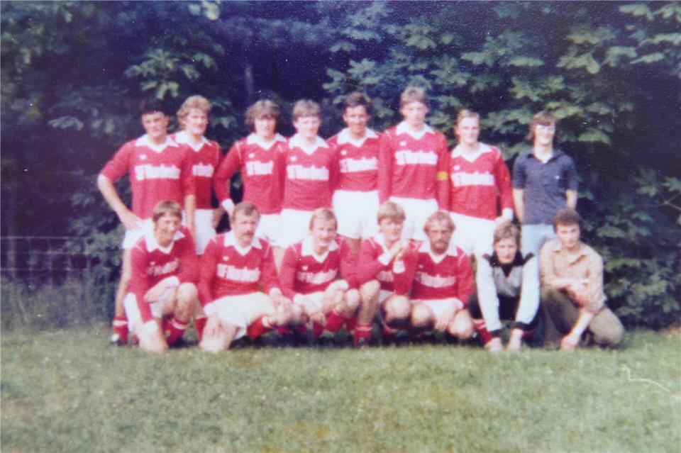 Der neue Schützenplatz könnte auch zum Fußballspielen genutzt werden, dachten sich die Pioniere des Vereins. Dieses Bild stammt aus den Anfangstagen.