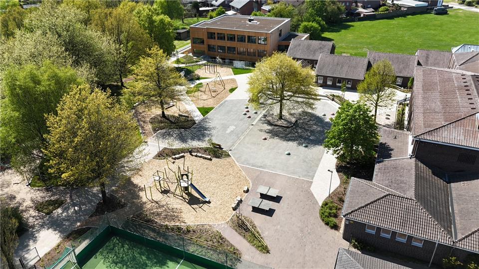 Der neue Schulhof an der Ramsdorfer Grundschule ist nun fertiggestellt.