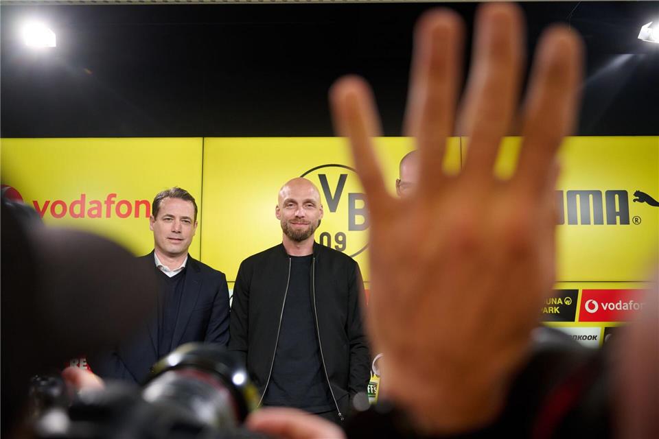 Der neue Sportdirektor von Borussia Dortmund ist Nils-Ole Book (M).Bernd Thissen/dpa