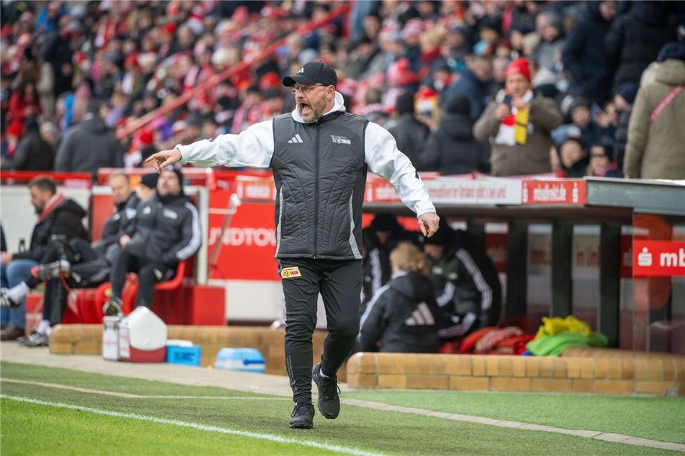 Der neue Trainer Steffen Baumgart musste beim ersten Training in dieser Woche improvisieren.Matthias Koch/dpa
