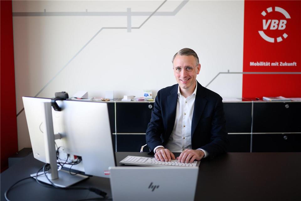 Der neue VBB-Chef Christoph Heuing geht davon aus, dass die Tickets für Busse und Bahnen auch in den nächstne Jahren teurer werden. (Archivbild)Bernd von Jutrczenka/dpa