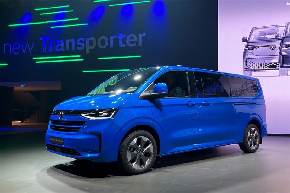 Der neue VW Transporter wurde schon vor der Weltpremiere mehr als 10.000 Mal bestellt.Kilian Genius/dpa