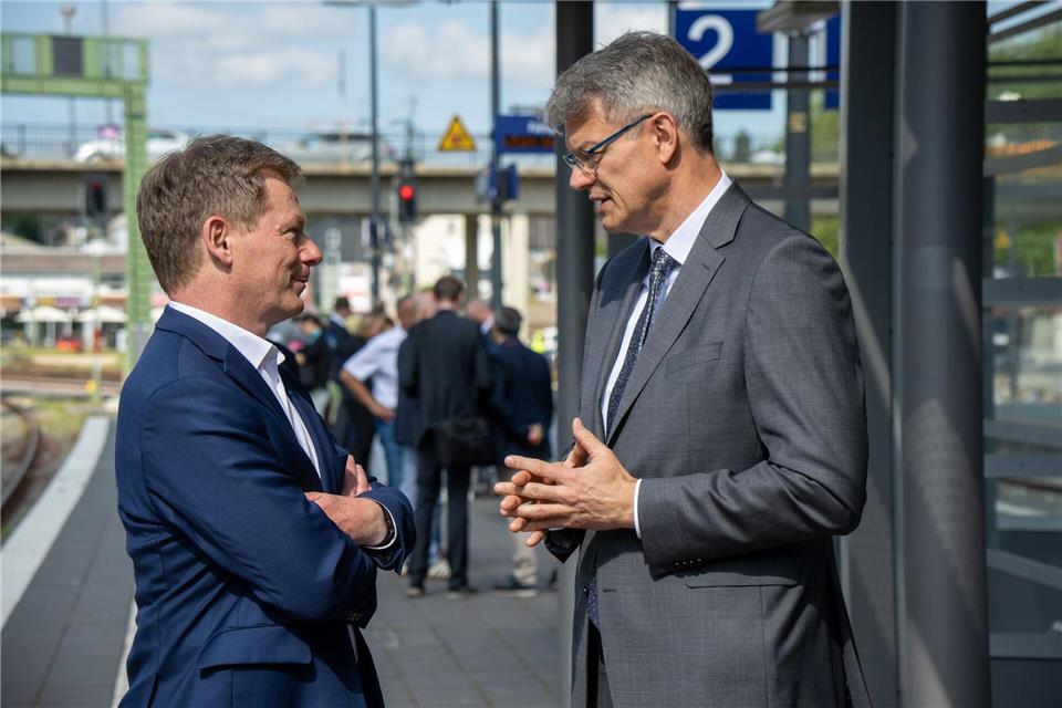 Der neue Verkehrsminister, Patrick Schnieder (CDU, rechts), und Bahnchef Richard Lutz müssen sich noch einspielen. (Archivbild)Harald Tittel/dpa