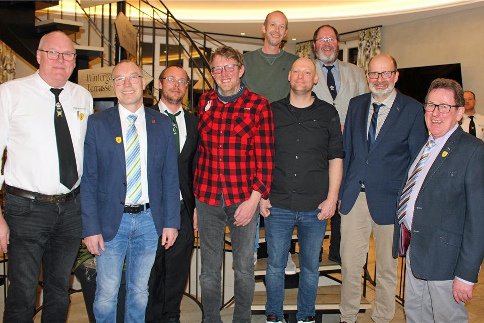 Der neue und alte Vorstand bei der Generalversammlung der Raesfelder St. Johanni Bürgerschützen (v. l.): Jogi Epping, Präsident Werner Vorholt, Stephan Hillemeyer, Markus Hoffjann (neu gewählt), Dirk Hölling, Julian Makollus (neu gewählt), Anton Kormann (scheidet aus), Werner Ridder (neu gewählt) und Josef Ridder.pd
