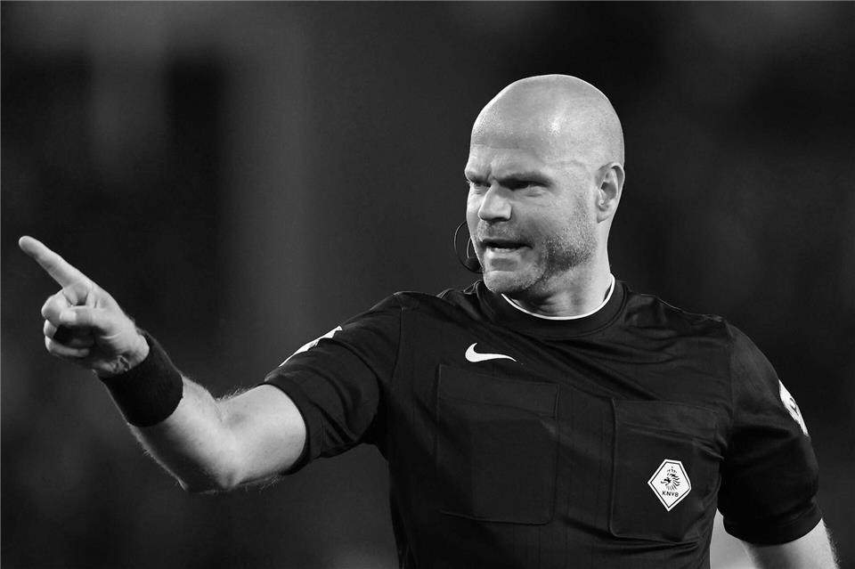 Der niederländische Fußball trauert um Top-Schiedsrichter Rob Dieperink. (Archivbild)Maurice Van Steen/ANP/dpa