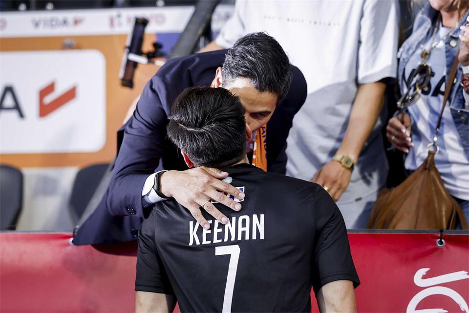 Der niederländische Ministerpräsident Rob Jetten und der argentinische Hockey-Nationalspieler Nicolás Keenan sind verlobt.Bas Czerwinski / Anp/ANP/dpa