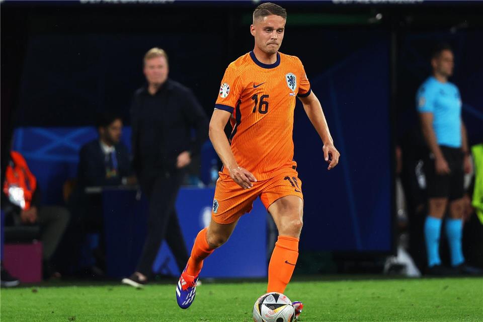 Der niederländische Nationalspieler Joey Veerman steht vor einem Wechsel zum BVB. (Archivbild)Friso Gentsch/dpa
