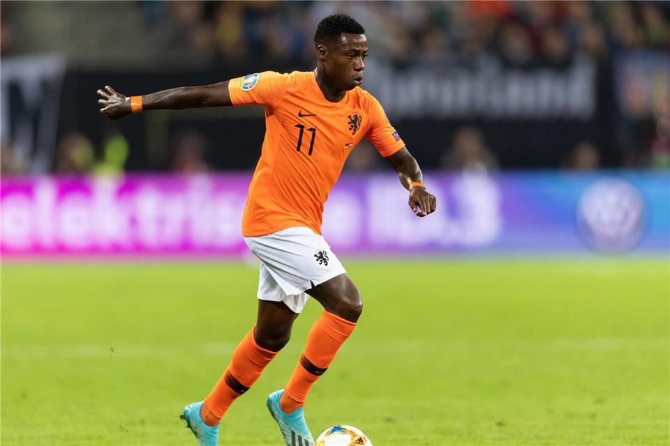 Der niederländische Profifußballer Quincy Promes wurde an sein Heimatland ausgeliefert.Robert Michael/dpa-Zentralbild/dpa