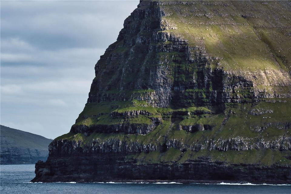 Der nördlichste Punkt der Färöer ist Kap Enniberg auf der Insel Viðoy.Jonas Rudolph/@jonasrudolph/Faroephoto.com/dpa-tmn