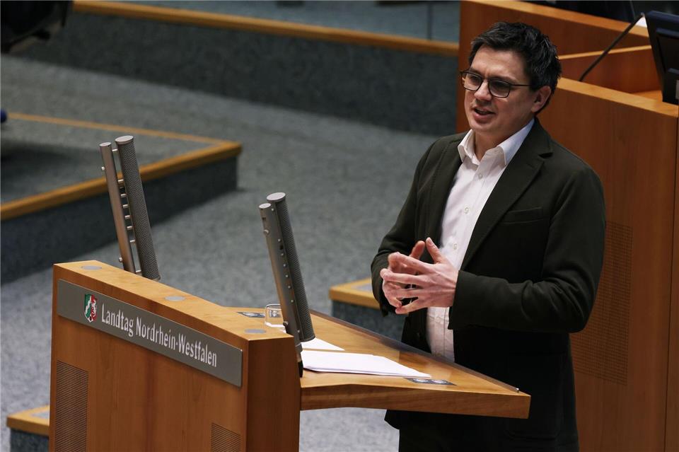 Der nordrhein-westfälische SPD-Landtagsabgeordnete Alexander Vogt spottet über Ministerpräsident Hendrik Wüst (CDU). (Archivbild)David Young/dpa