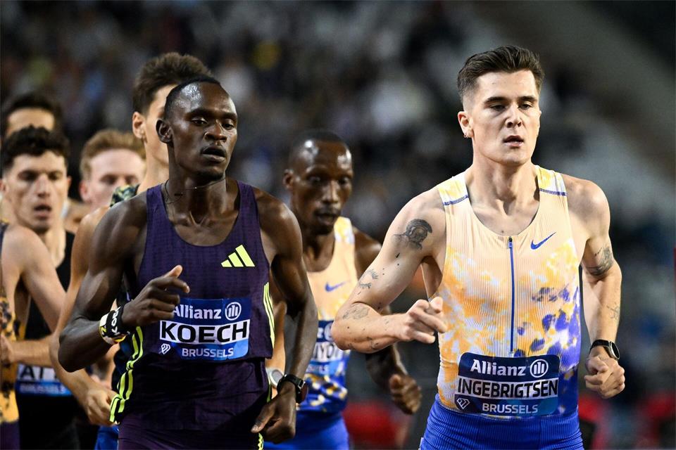 Der norwegische Lauf-Star Jakob Ingebrigtsen (r) schimpfte nach den 1.500 Metern in Brüssel über die Konkurrenz.Elias Rom/Belga/dpa