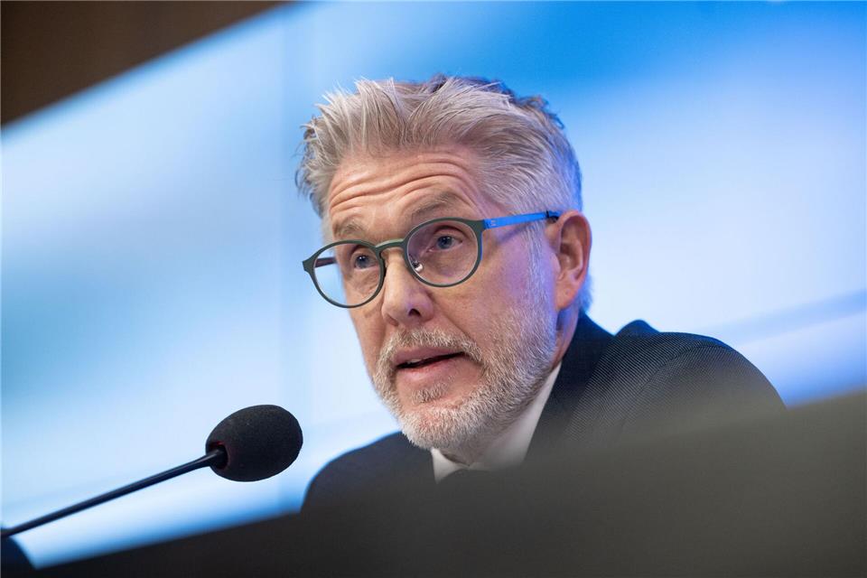 Der oberste Datenschützer des Landes wertet den Anstieg der Beschwerden als Alarmzeichen dafür, dass viele Menschen ihr Privatleben zurückfordern.(Archiv) Marijan Murat/dpa