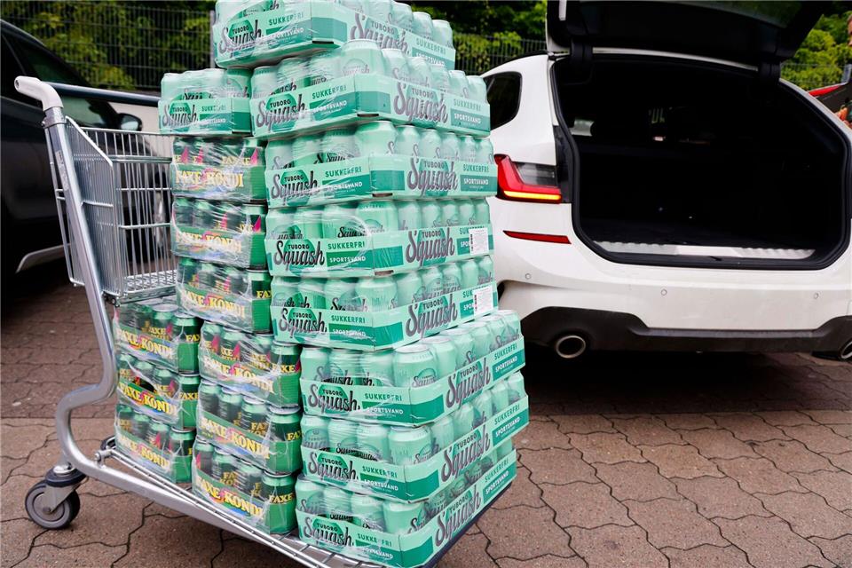 Der pfandfreie Doseneinkauf im Grenzhandel beschäftigt nun auch das Verwaltungsgericht in Schleswig.Frank Molter/dpa