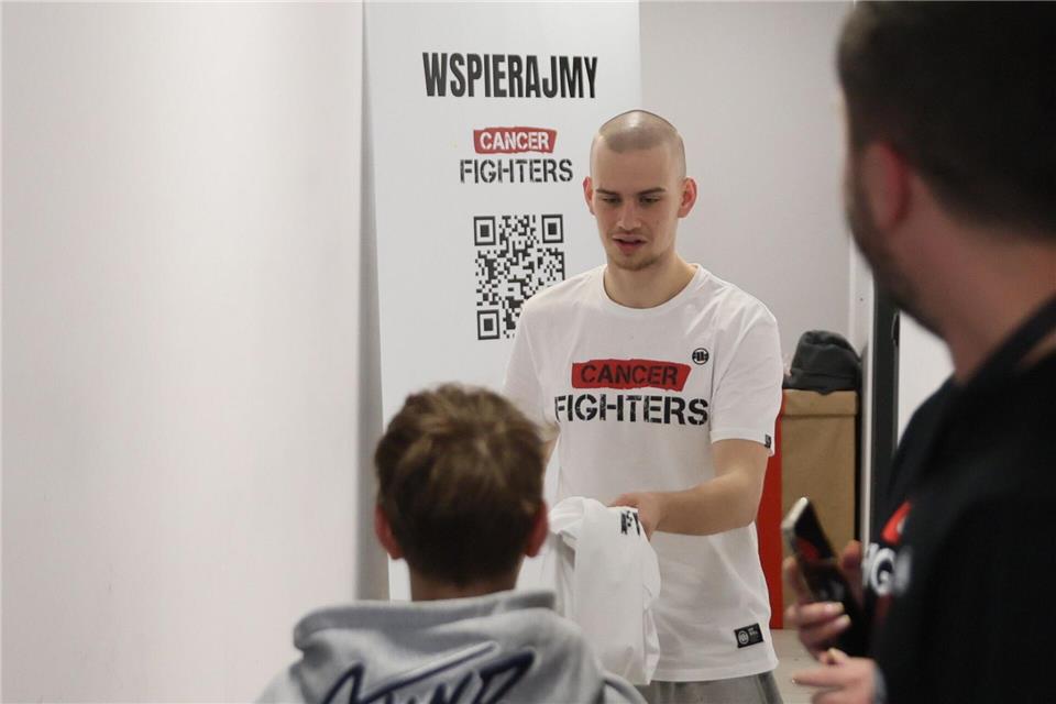 Der polnische Influencer Latwogang hat mit einer Wohltätigkeitsveranstaltung 60 Millionen Euro für krebskranke Kinder gesammelt.Leszek Szymanski/PAP/dpa