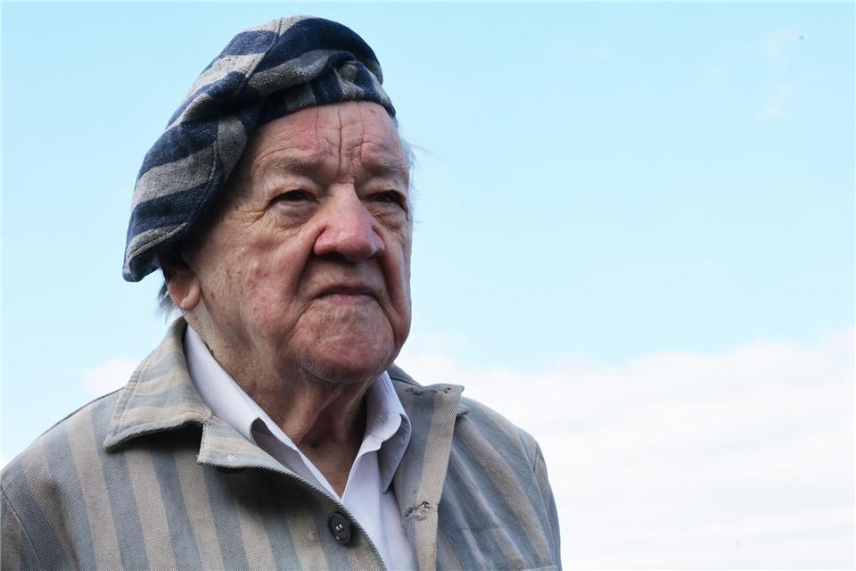 Der polnische Überlebende Alojzy Maciak wird auch dieses Jahr bei der Gedenkfeier erwartet. (Archivbild)Bodo Schackow/dpa