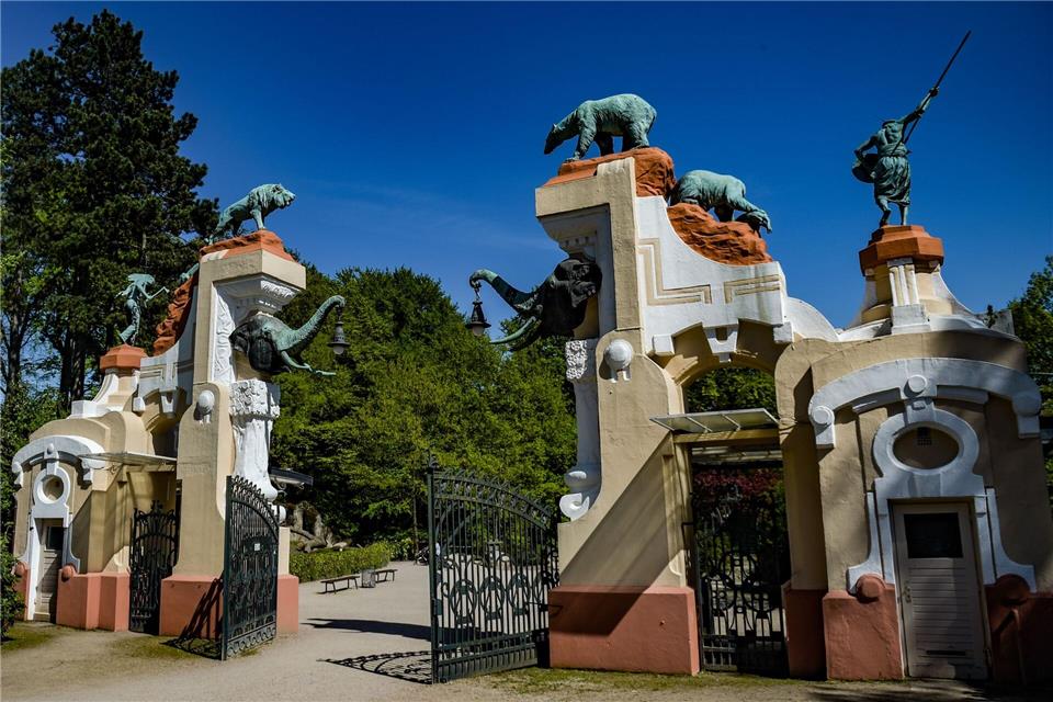 Der prachtvolle Eingang sollte die Besucher auf die exotische Welt im Tierpark Hagenbeck einstimmen. (Archivfoto)Axel Heimken/dpa