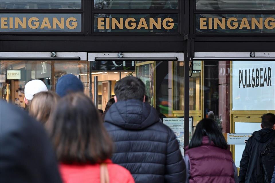 Der private Konsum war im vierten Quartal 2025 einer der Wachstumstreiber.Elisa Schu/dpa