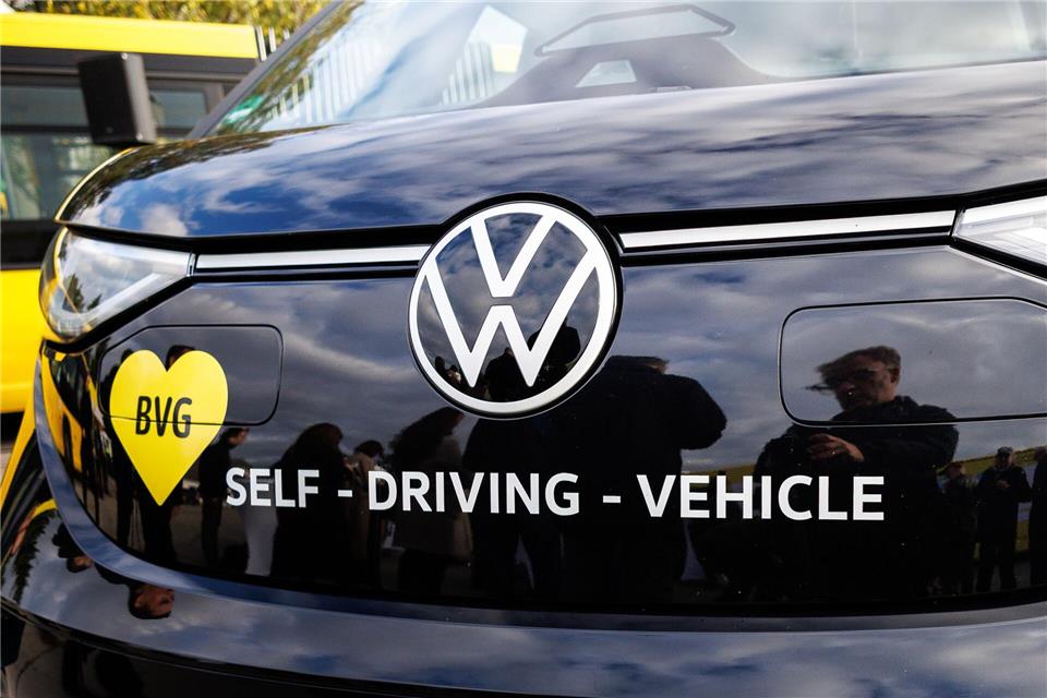 Der probeweise Fahrgastbetrieb im BVG-Projekt „NoWeL 4“ mit autonom fahrenden Kleinbussen verzögert sich. (Archivbild)Carsten Koall/dpa