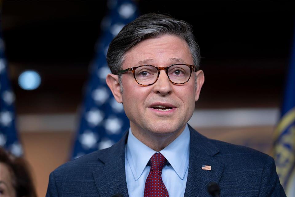 Johnson sieht „keinen Weg“ für dritte Amtszeit Trumps Der republikanische Vorsitzende des Repräsentantenhauses, Mike Johnson, rechnet nicht mit einer dritten Amtszeit Trumps. (Archivfoto)J. Scott Applewhite/AP/dpa