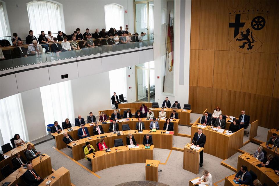 Der rheinland-pfälzische Landtag braucht Rechtssicherheit. (Archivbild)Hannes Albert/dpa