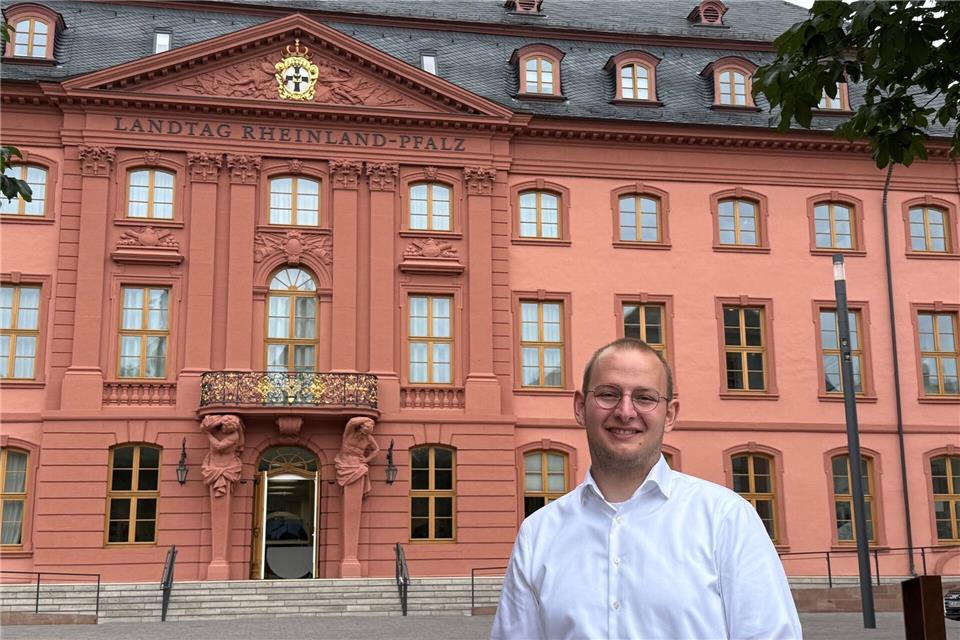 Der rheinland-pfälzische Landtag ist der neue Arbeitsplatz von Joshua Schmitt. Christian Schultz/dpa