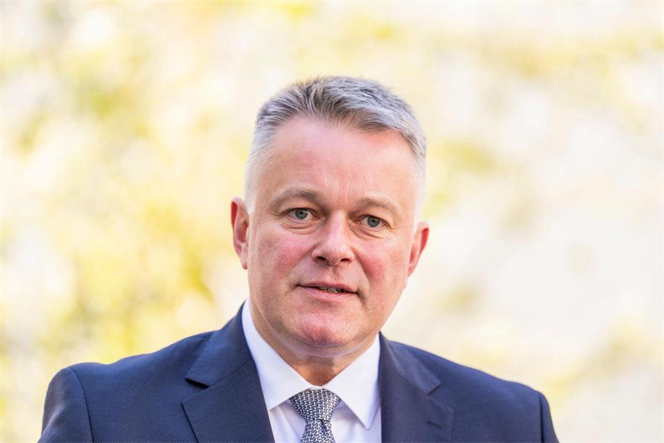 Der rheinland-pfälzische Ministerpräsident Gordon Schnieder (CDU) setzt auf einen Sieg der demokratischen Mitte bei der Landtagswahl in Sachsen-Anhalt. (Archivbild)Andreas Arnold/dpa