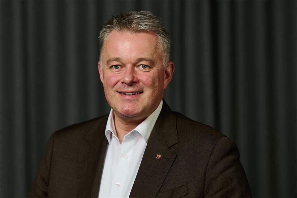 Der rheinland-pfälzische Ministerpräsident Gordon Schnieder betont die enge deutsch-französische Zusammenarbeit. (Archivbild)Sebastian Gollnow/dpa