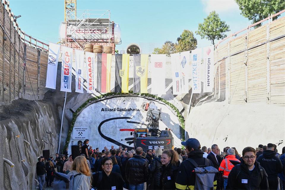 Der rund elf Kilometer lange Pfaffensteigtunnel ist ein wichtiges Bauwerk des Gäubahn-Ausbaus.Bernd Weißbrod/dpa