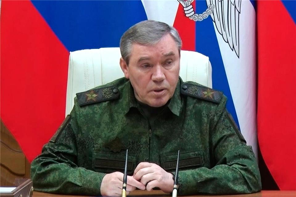 Der russische Generalstabschef Waleri Gerassimow kündigt Angriffe gegen die Ukraine auf gesamter Front bis Herbst an.Uncredited/Russian Defense Ministry Press Service/AP/dpa