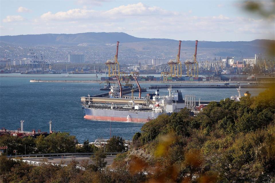 Der russische Schwarzmeerhafen Noworossijsk ist immer wieder Ziel ukrainischer Drohnenangriffe. (Archivbild)---/AP/dpa