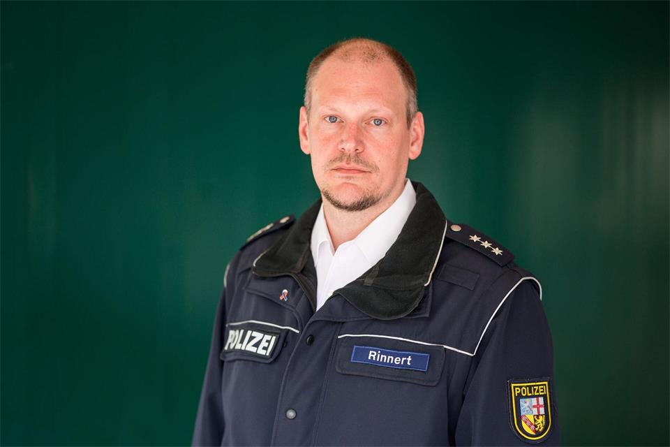 Der saarländische GdP-Landesvorsitzende Andreas Rinnert fordert, dass die Erkenntnisse aus der Befragung bei der Polizei in konkrete Maßnahmen münden. (Archivbild)Oliver Dietze/dpa