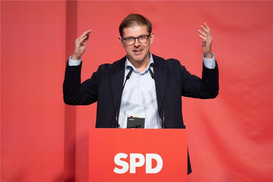 Der sächsische EU-Parlamentarier Matthias Ecke warnt vor Zentralisierungsplänen der EU-Kommission. (Archivbild)Sebastian Kahnert/dpa