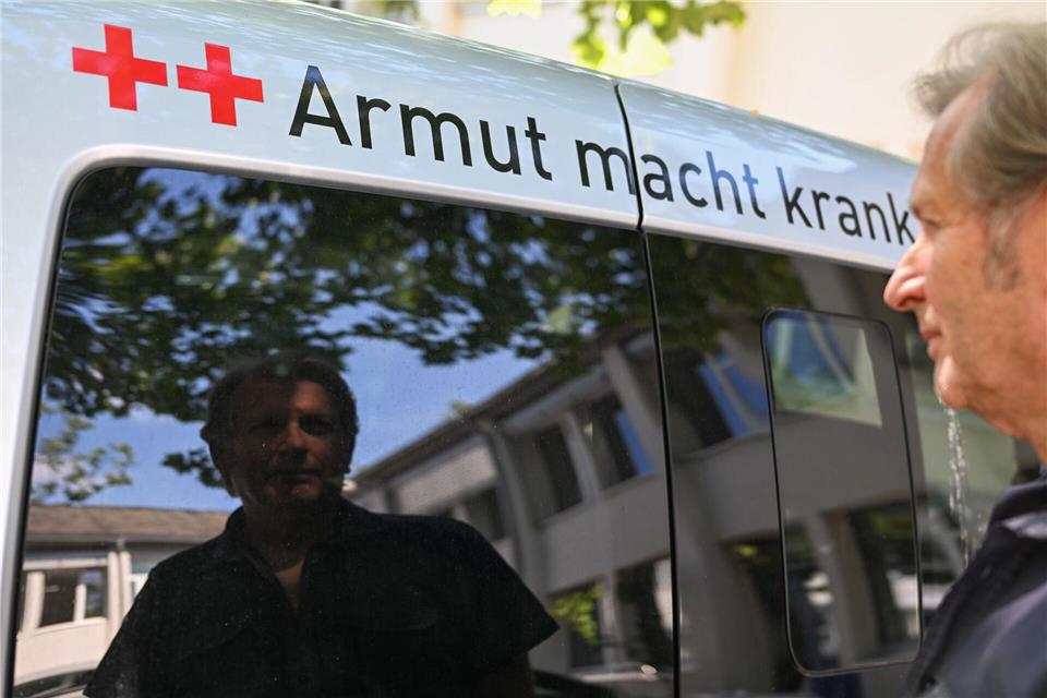 Der schwer erkrankte Sozialmediziner Trabert kann sein Bundestagsmandat nicht annehmen. (Archivbild)Arne Dedert/dpa