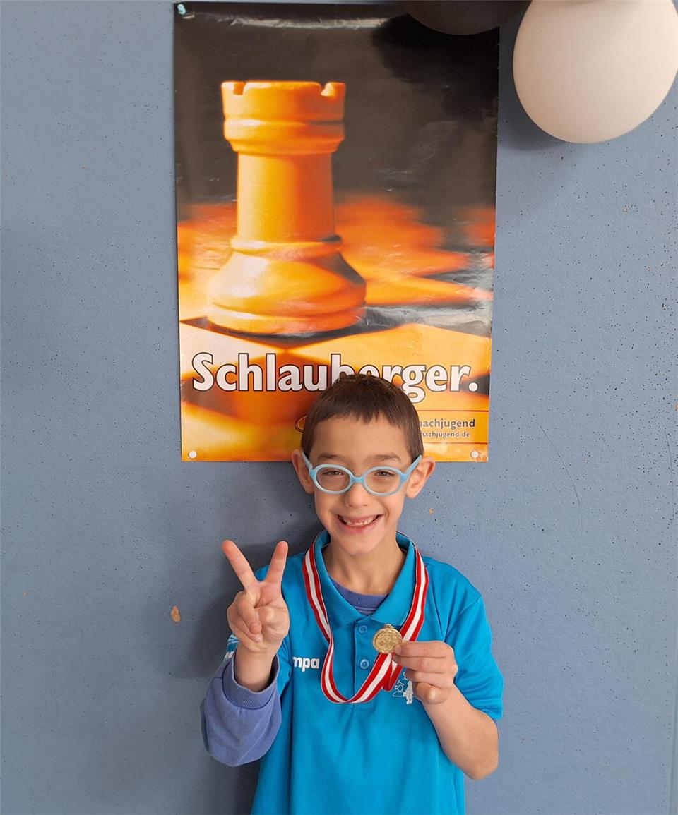 Der sechsjährige Nihat hat bei seinem ersten Schachturnier gleich sämtliche sechs Partien gewonnen.