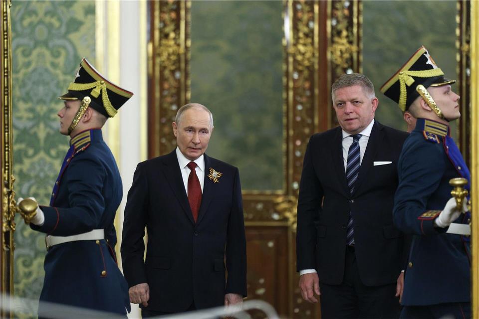 Der slowakische Ministerpräsident Fico verteidigte seinen Besuch in Moskau. Ramil Sitdikov/Pool Reuters/AP/dpa