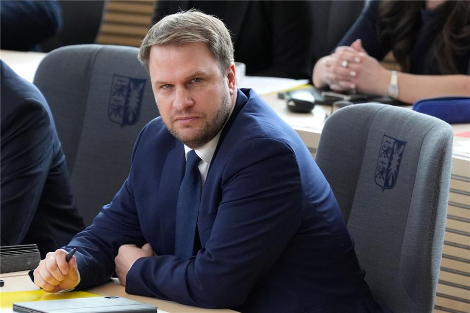 „Der sofortige Ölförderstopp für Mittelplate ist eine schlechte Nachricht“, sagte FDP-Fraktionschef Christopher Vogt. (Archivbild)Marcus Brandt/dpa