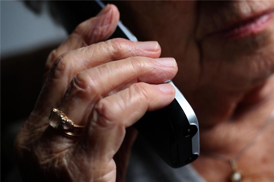 Der sogenannte Enkeltrick funktioniert immer noch. (Symbolbild)picture alliance/dpa