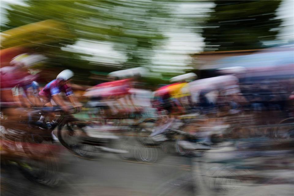Der spanische Radsport-Nachwuchsfahrer Jaume Guardeno wurde bei einem Trainingsunfall schwer verletzt. (Symbolbild)Mosa’ab Elshamy/AP/dpa