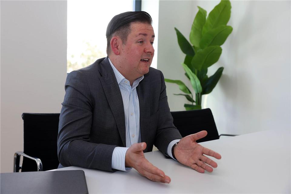 Der suspendierte Landrat Marcel Riethig (SPD) möchte nochmal gewählt werden - tritt aber im September als parteiloser Kandidat an.Stefan Rampfel/dpa