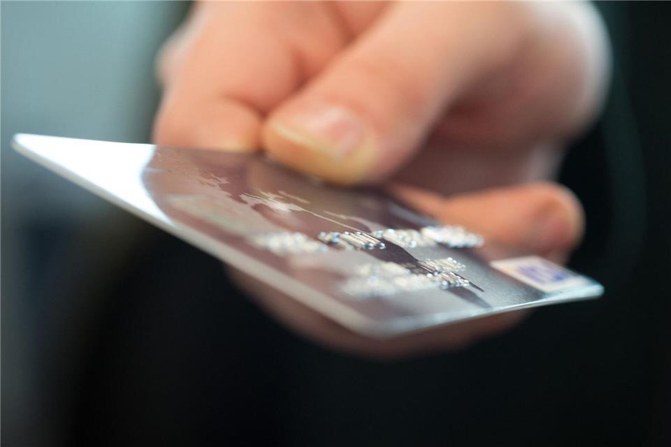 Der tägliche Zahlungsverkehr lässt sich nur über ein Girokonto vernünftig bestreiten. Zum Sparen sind allerdings andere Konten deutlich besser geeignet.picture alliance/dpa/dpa-tmn