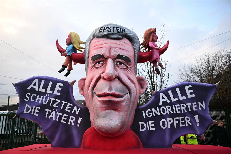 Der tote Sexualstraftäter Jeffrey Epstein feierte in Düsseldorf eine unrühmliche Auferstehung.Federico Gambarini/dpa