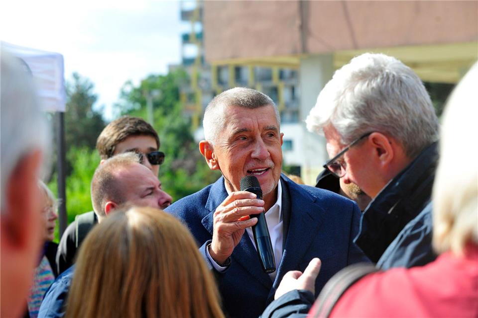 Parlamentswahl in Tschechien hat begonnen Der tschechische Milliardär und Gründer der Partei ANO, Andrej Babis, bei einem Wahlkampfauftritt im Prager Stadtteil Modrany. (Archivbild)Michael Heitmann/dpa