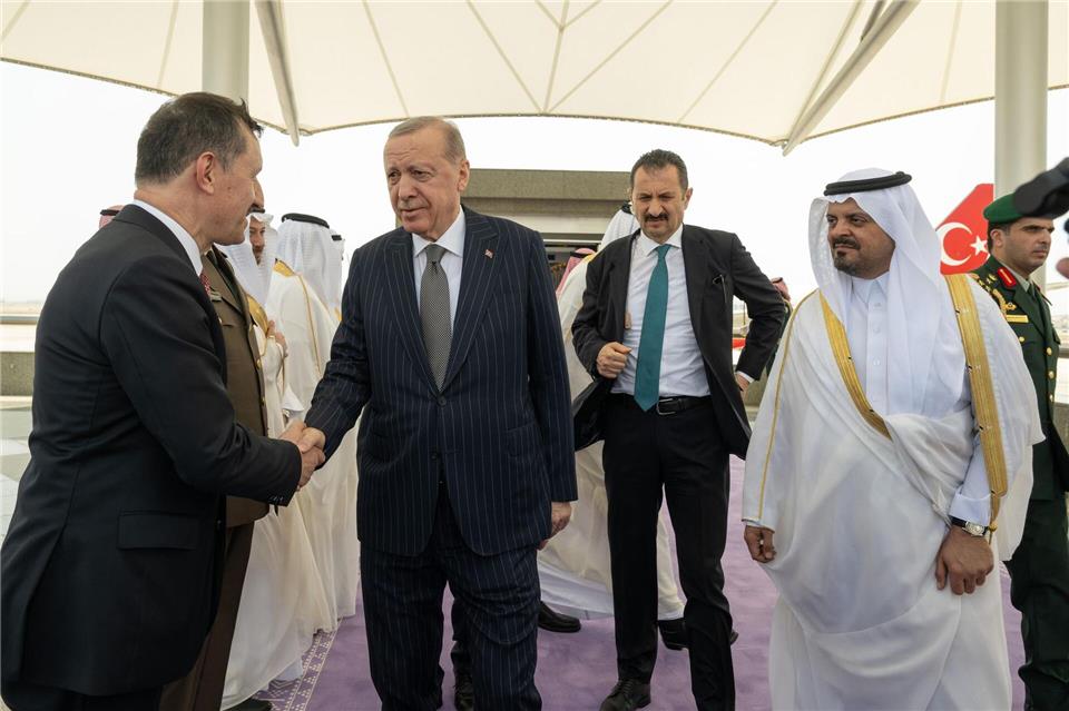 Der türkische Präsident Recep Tayyip Erdogan trifft zu Gesprächen in Saudi-Arabien ein.Mshibli/Saudi Press Agency/dpa