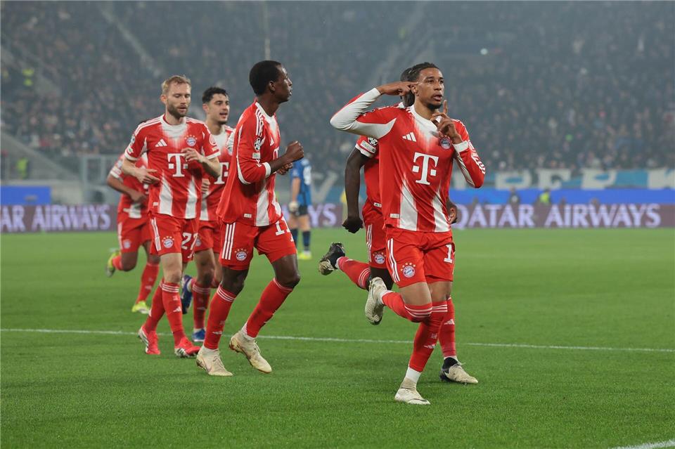 Der überragende Michael Olise jubelt nach seinem Tor im Arjen-Robben-Stil.Jonathan Moscrop/CSM via ZUMA Press Wire/dpa