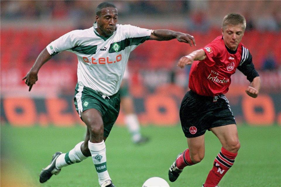 Der ukrainische Mittelfeldmann Andrij Polunin (re.) spielte Ende der 1990er Jahre auch für den 1. FC Nürnberg und verstarb mit nur 54 Jahren plötzlich nach einem Veteranenspiel. (Archivbild)Ingo Wagner/dpa