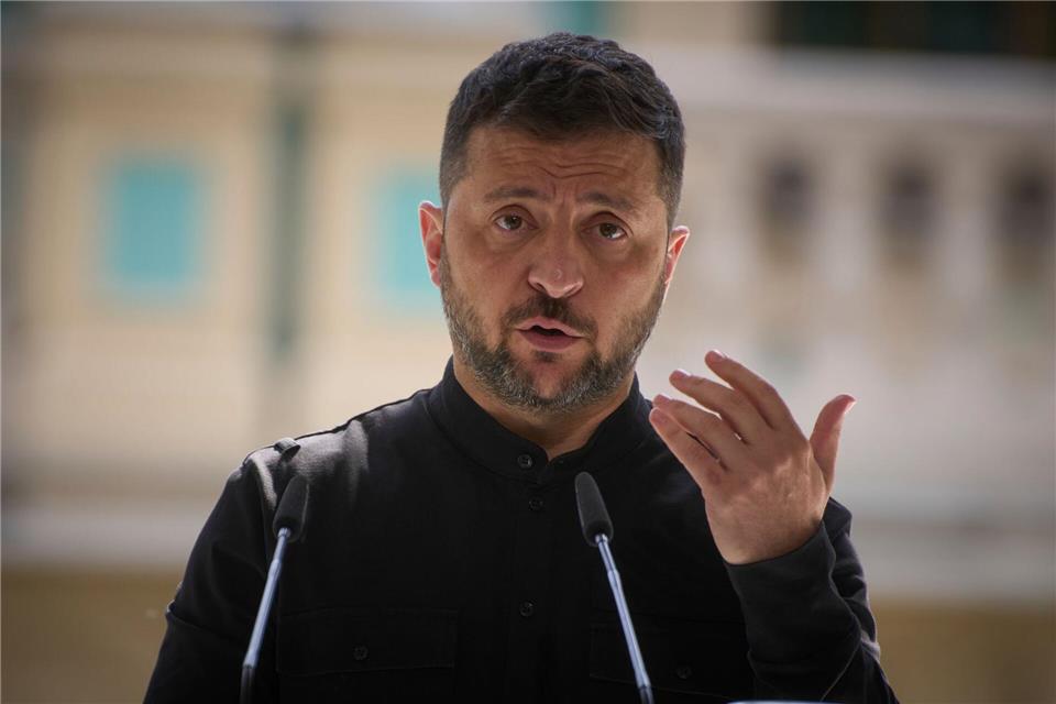Selenskyj: Putin stellt Welt auf Probe - neue Sanktionen? Der ukrainische Präsident Selenskyj fordert neue Sanktionen gegen Russland. (Archivfoto)Efrem Lukatsky/AP/dpa