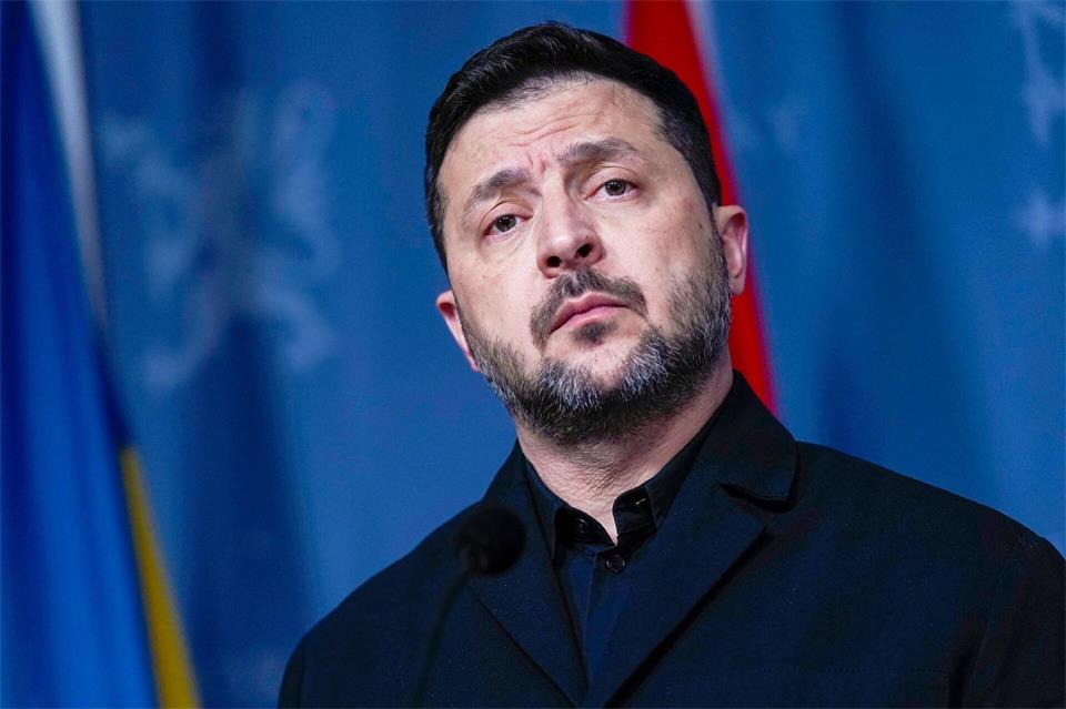Der ukrainische Präsident Wolodymyr Selenskyj hat den USA für die Wiederherstellung der Starlink-Verbindung gedankt und fordert nun erneut die Lieferung bereits zugesagter Flugabwehrraketen. (Archivbild)Cornelius Poppe/NTB Scanpix/AP/dpa